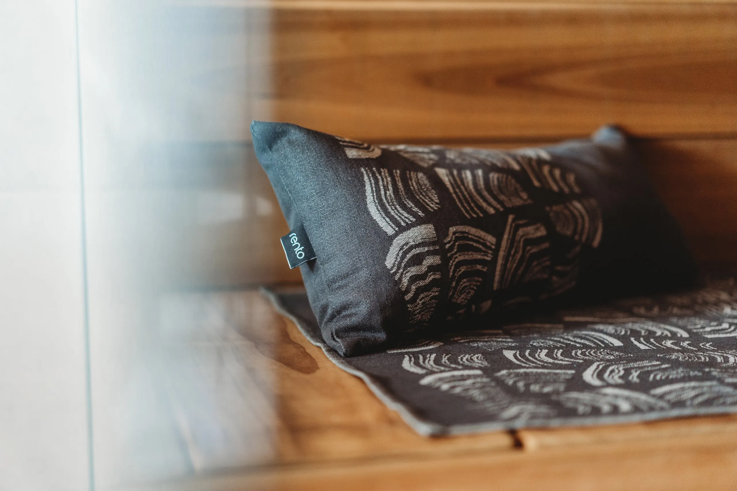 Saunakussen Pino Zwart 50×22 Cm – Rento - Afbeelding 4